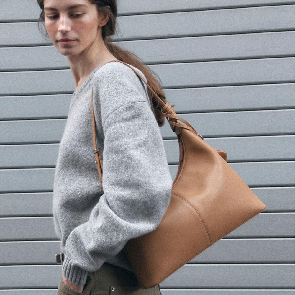 Veneta Hobo Bag Medium Beige