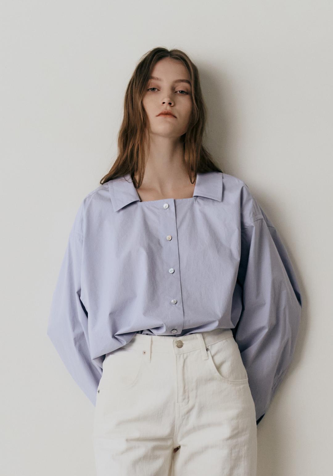 FLAT COLLAR BLOUSE - BLUE