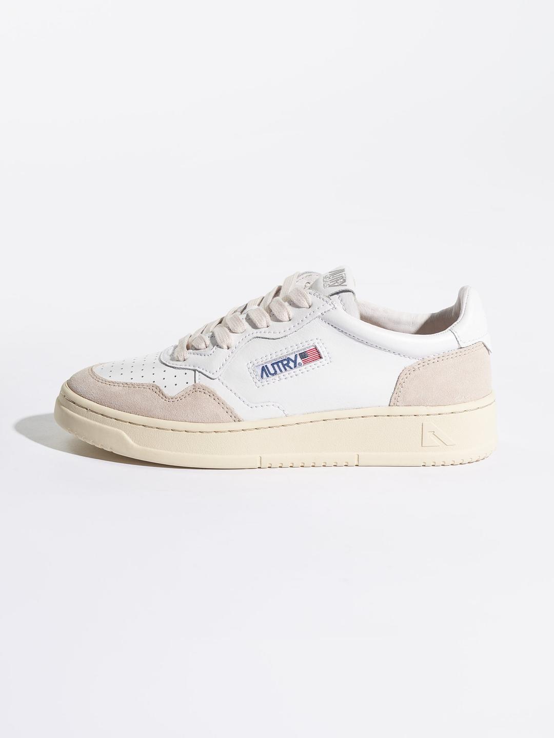 AUTRY | MEDALIST SUEDE WOMEN'S SNEAKERS - WHITE / 38