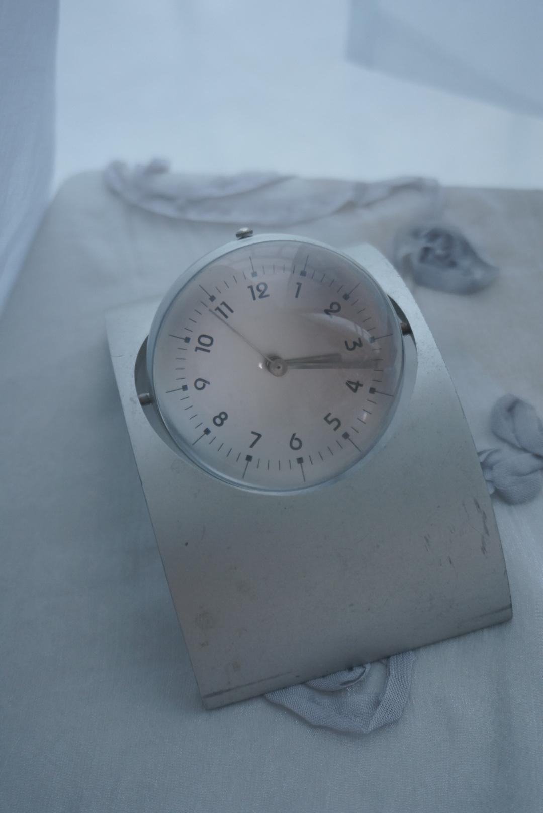 ball-table clock
