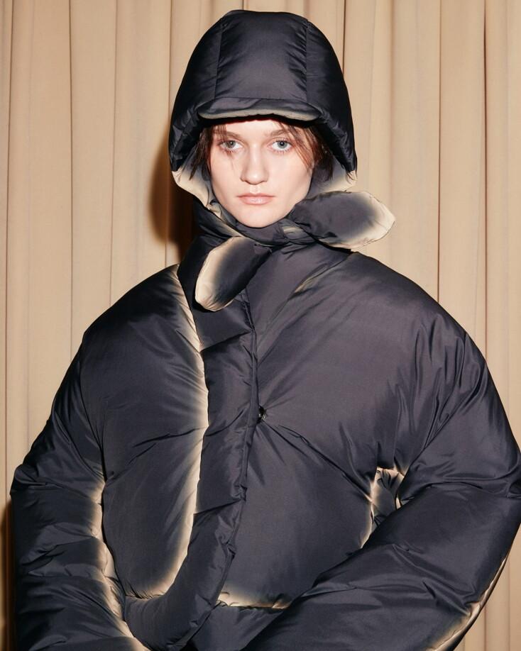 Gradient puffer jacket (Black)