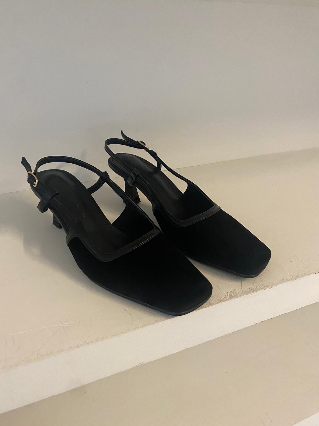 로에 벨벳 슬링백