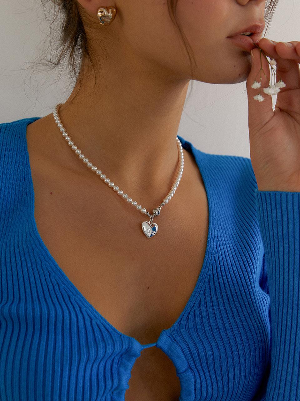 magnet love pearl necklace