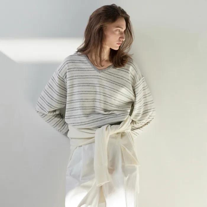 [Cashmere] Dolce Stripe V-Neck Knit - Light Gray