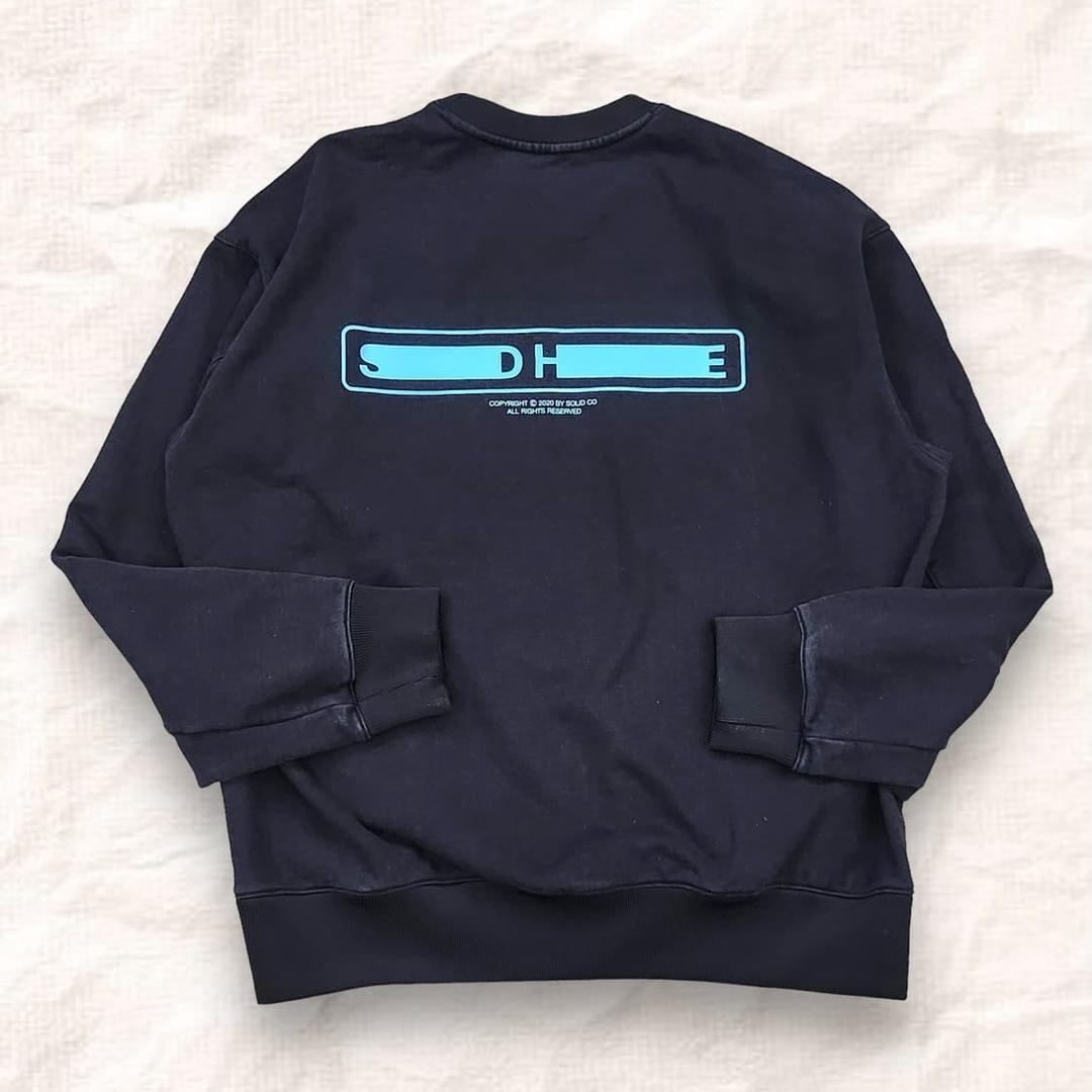 솔리드옴므 20FW 로고 블랙 맨투맨 | 후루츠패밀리