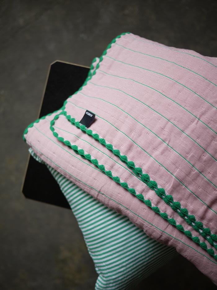 4layer gauze blanket black flower+red stripe