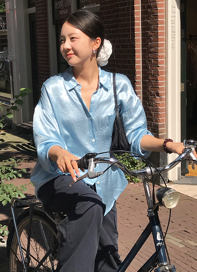 유이니 [추천/주문폭주] Swan glossy shirts (4color)