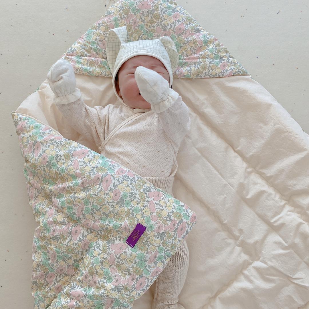 Newborn baby's cover (Liberty)