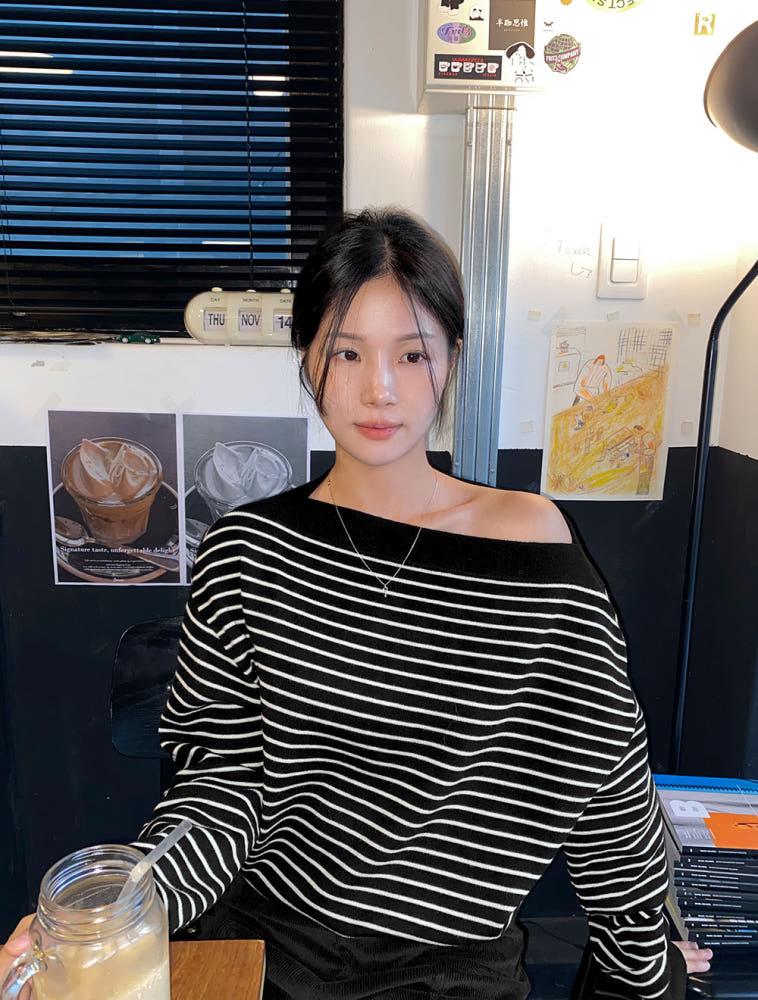 바이트 언발 오프숄더 니트 (2color)