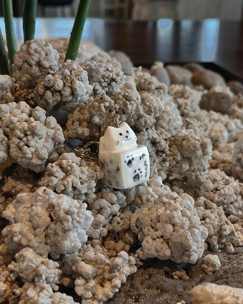 [ handmade ceramic ] 박스 고먐미 키링 ( White, Cheese )