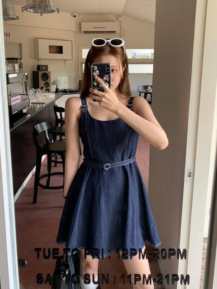 모어라벨 [발레코어룩!] 벨트 데님 플레어 나시 원피스