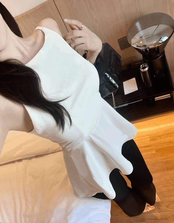 부티크 깔끔핏 a라인 나시 블라우스 (2col)