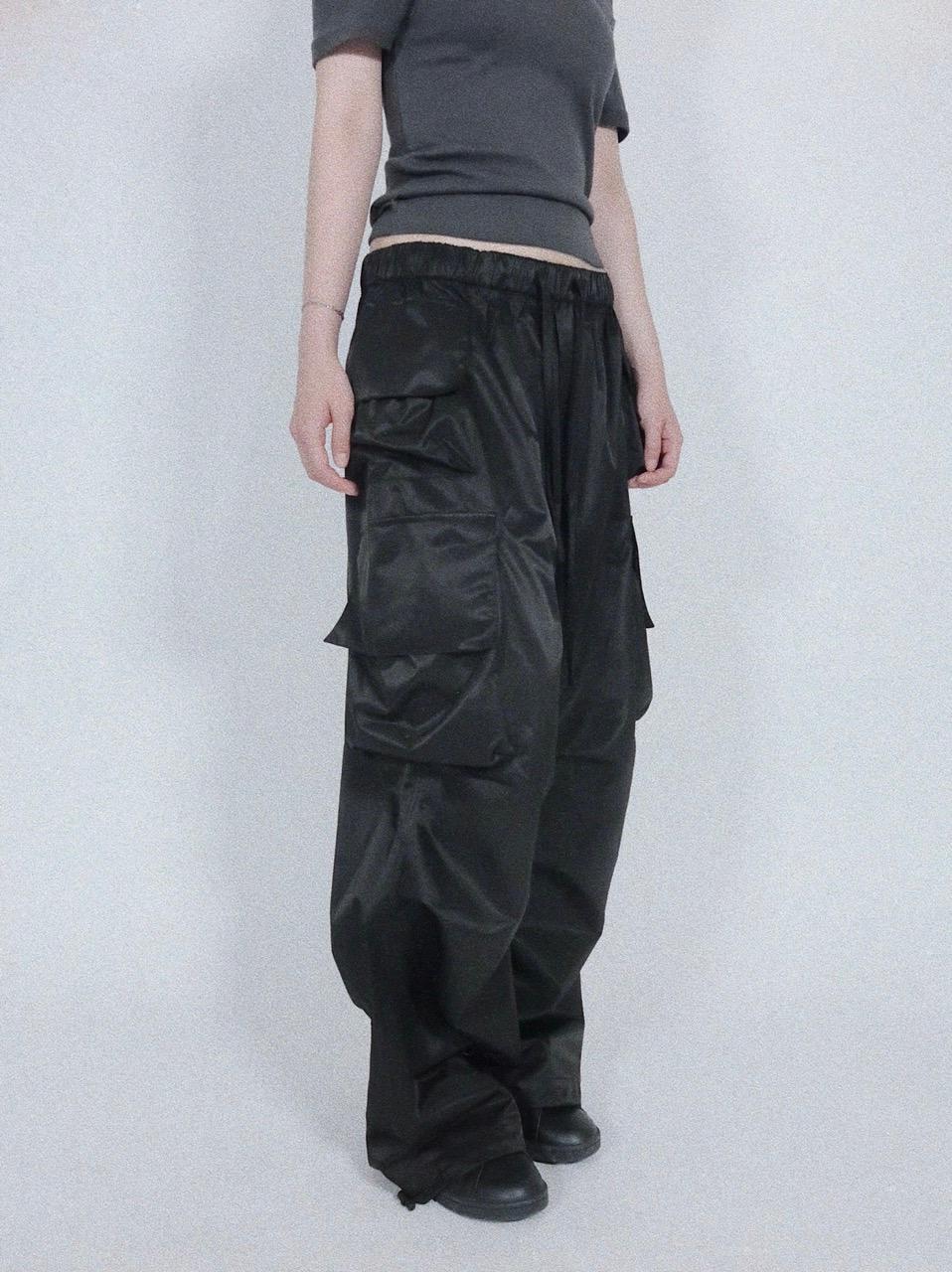 새틴 멀티포켓 카고 팬츠, 블랙 (10/6~)