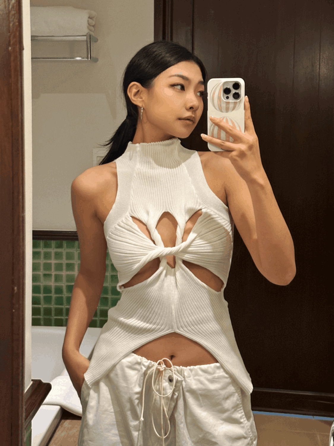 [무배/당일출고] 크로스 컷아웃 반폴라 골지 나시