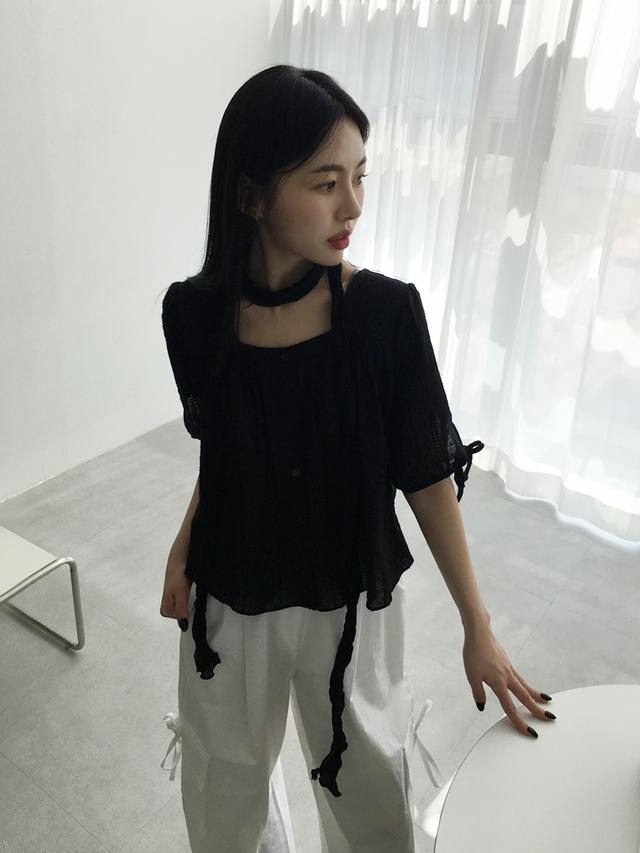 [블랙추가] Half ver. lace square blouse (Ivory, black)