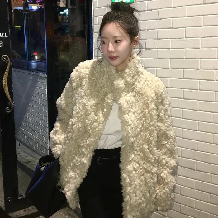 [29CM 단독] SHEARLING HIGH NECK FUR JACKET - BEIGE