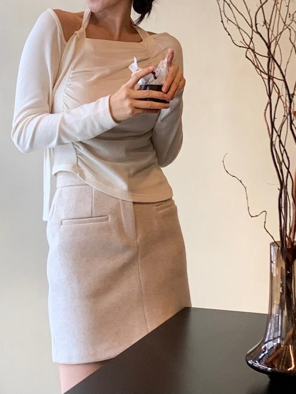 타이 홀터넥 셔링 기모 데일리 티셔츠