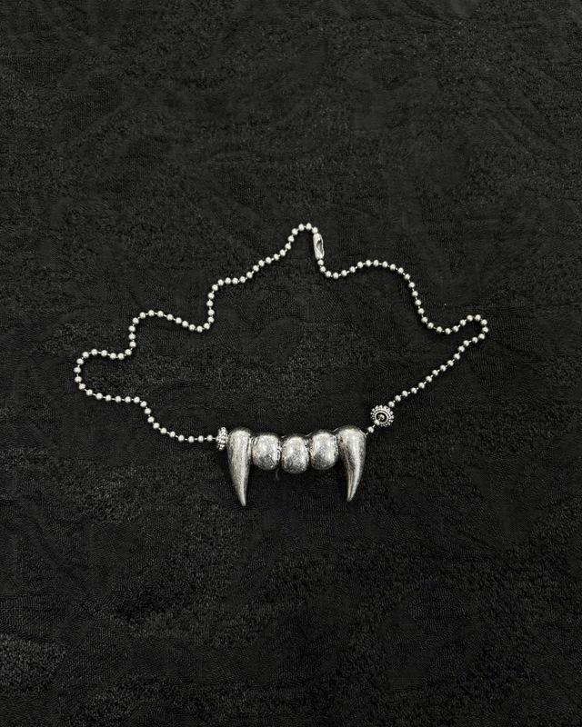 v——v choker