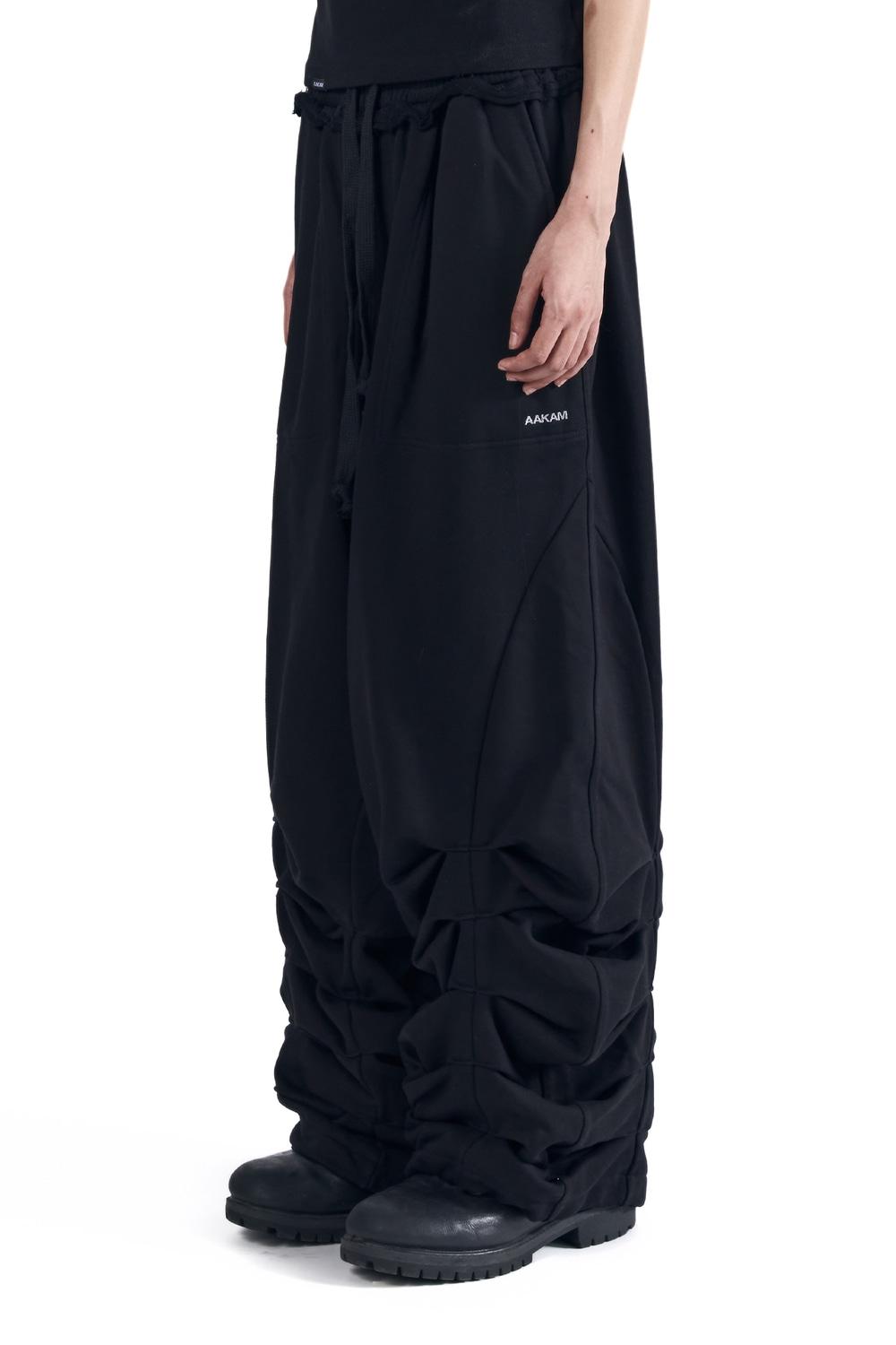 Sediment Pin-Tuck Sweatpants (Black)