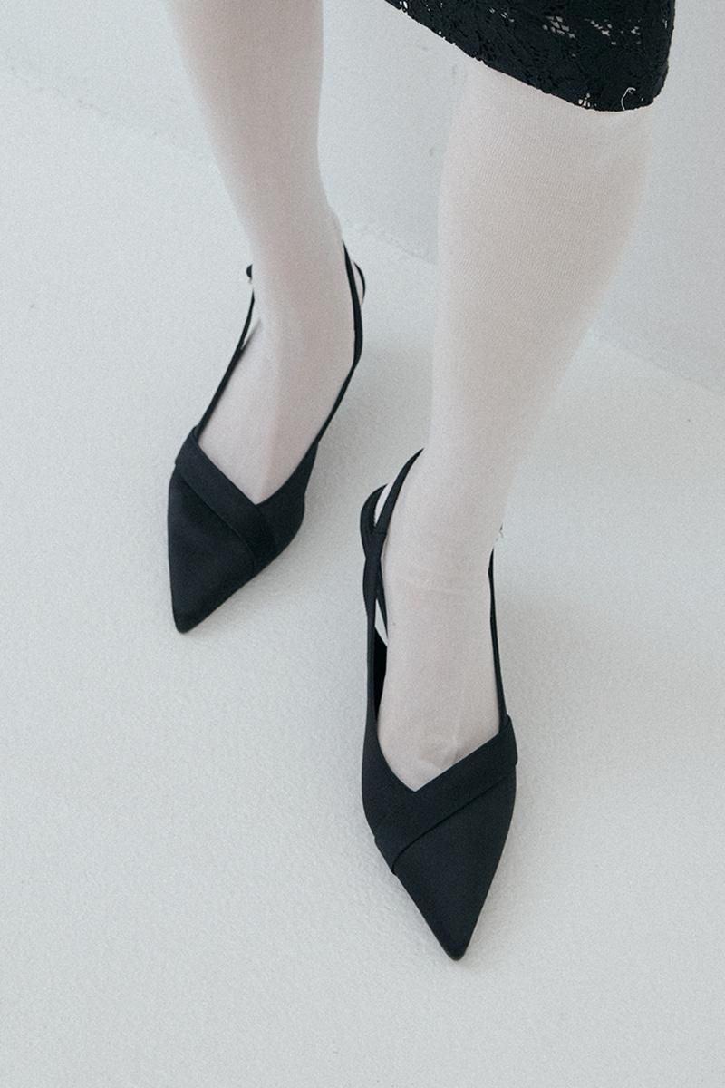 [LE VASE x Lucir zu] Slim-Toe Satin Slingback Heels (black)