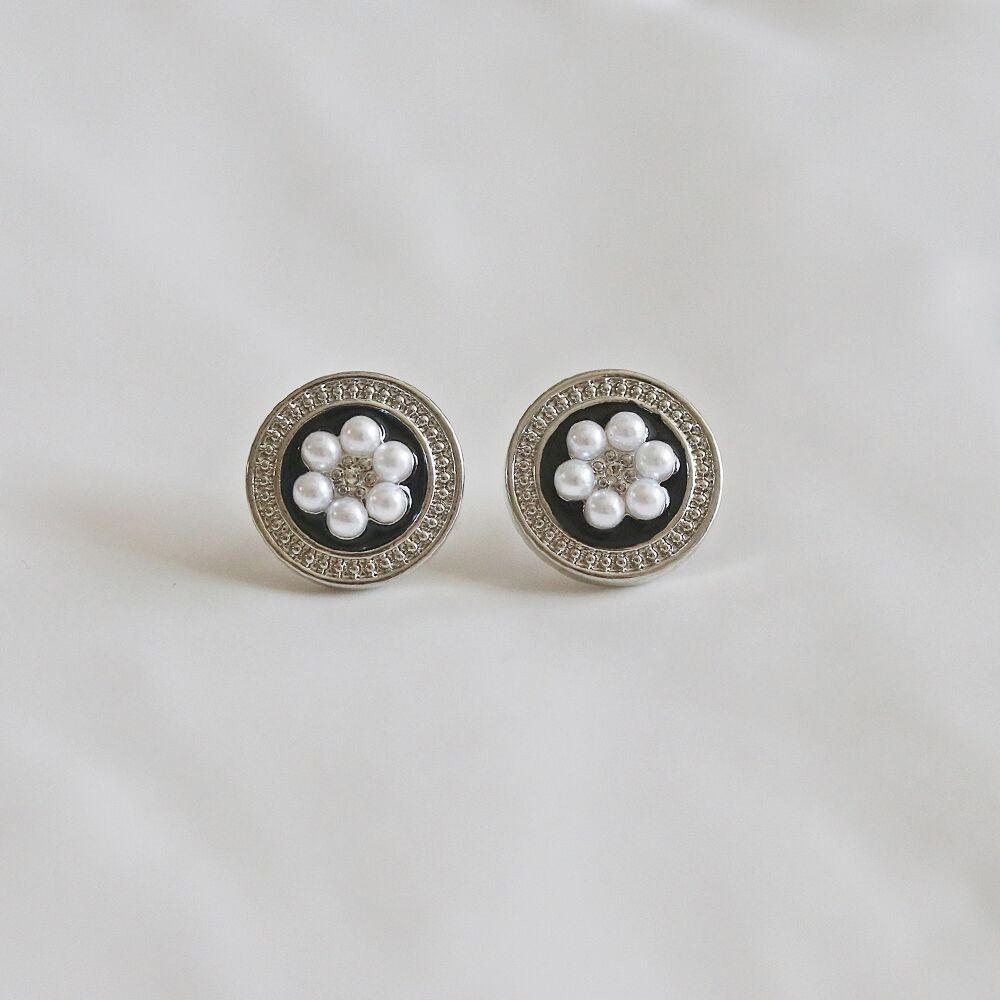 aa27 블랙 라운드 플라워 미니 귀찌