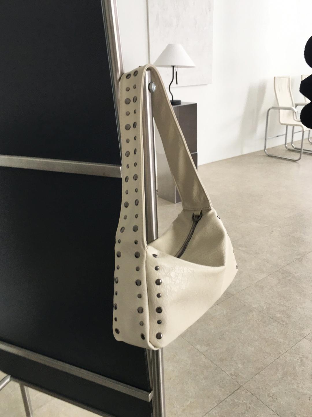 노비야카 Stud square bag (cream, black) *크림2주소요