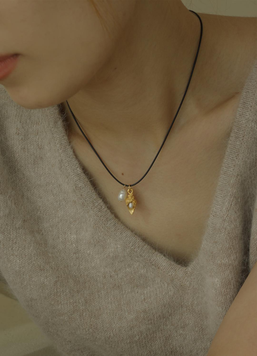 Conch Pearl Leather N.