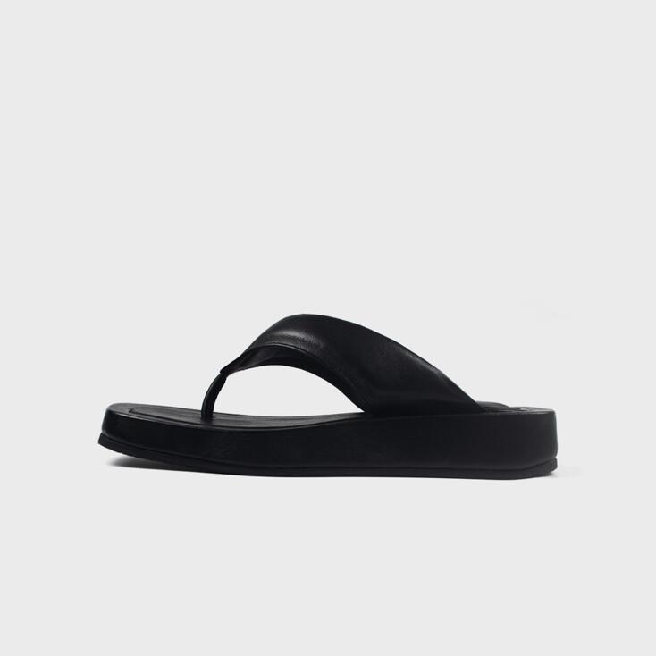 Flo, Black