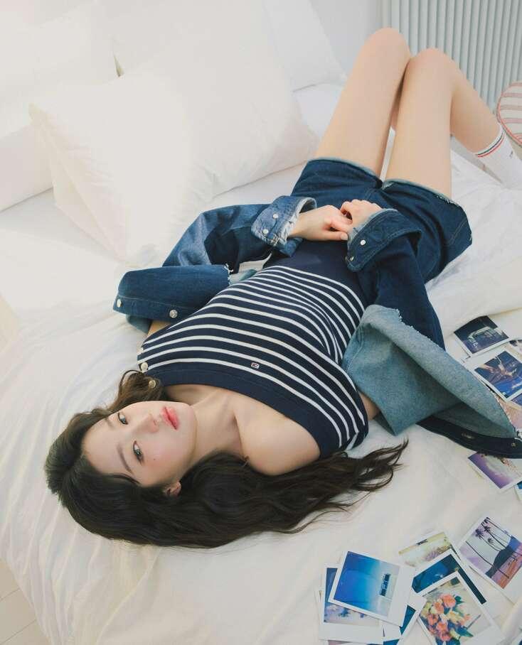 [장원영 착용] [25SS] 오프숄더 스트라이프 스웨터