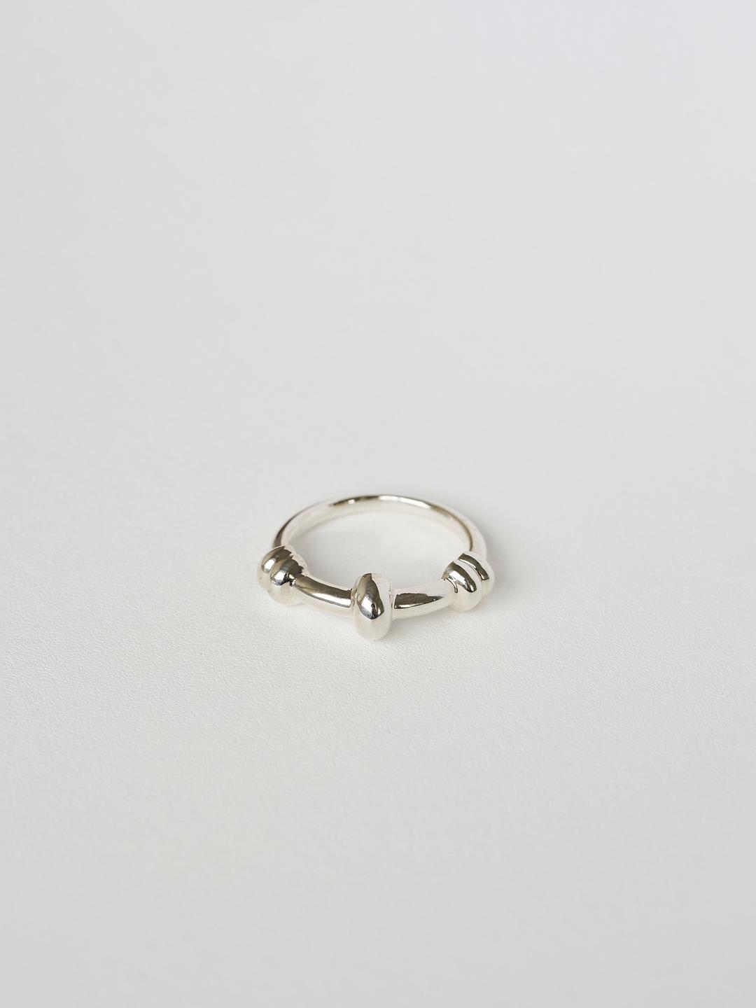 KNOTTED RING SILVER