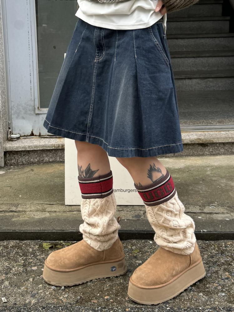 다크 테니스 미디 플리츠 데님 스커트