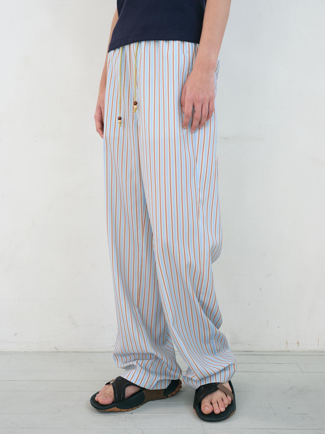 스프레드 스트라이프 밴딩 팬츠 (Sky)