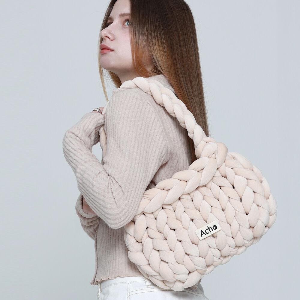 벨벳 니티드 퐁퐁 숄더백_크림베이지