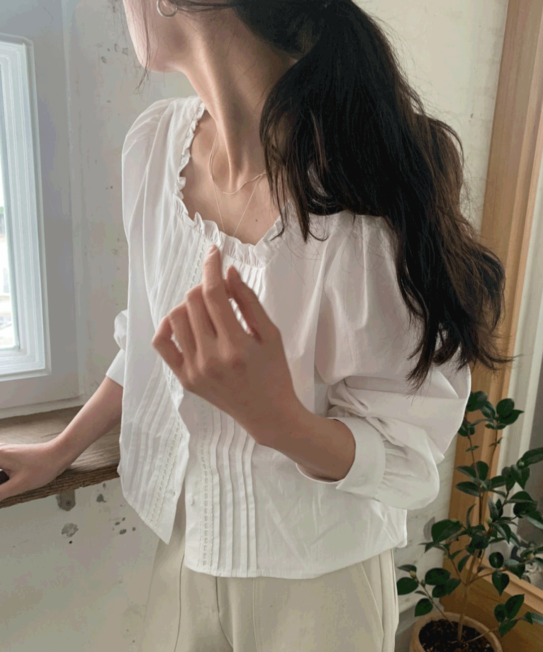 인디즈 스퀘어넥 핀턱 블라우스 (1color) 봄 레이스 단추 면