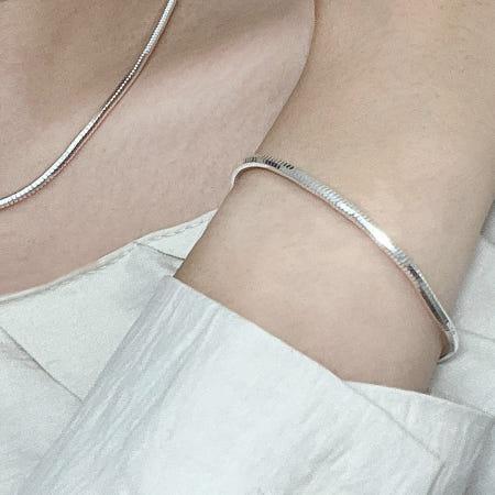 이런 상품 어때요? 은은하네 925실버 스웰라 볼륨 스네이크 3mm 체인 팔찌