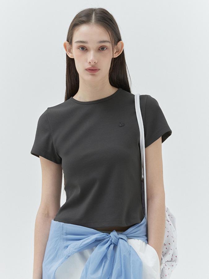 키르시 플레인 슬림핏 티셔츠 [다크 그레이]