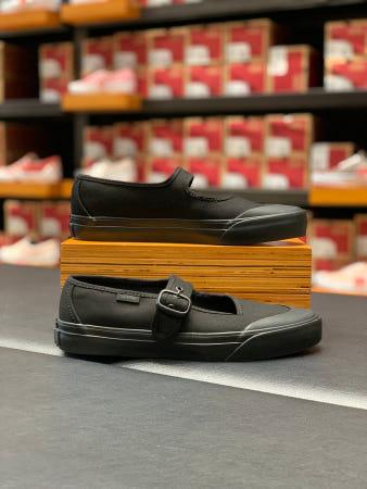 이런 상품 어때요? [반스] 메리제인 블랙/블랙/블랙 VN000CRRBJ4 여성용스니커즈