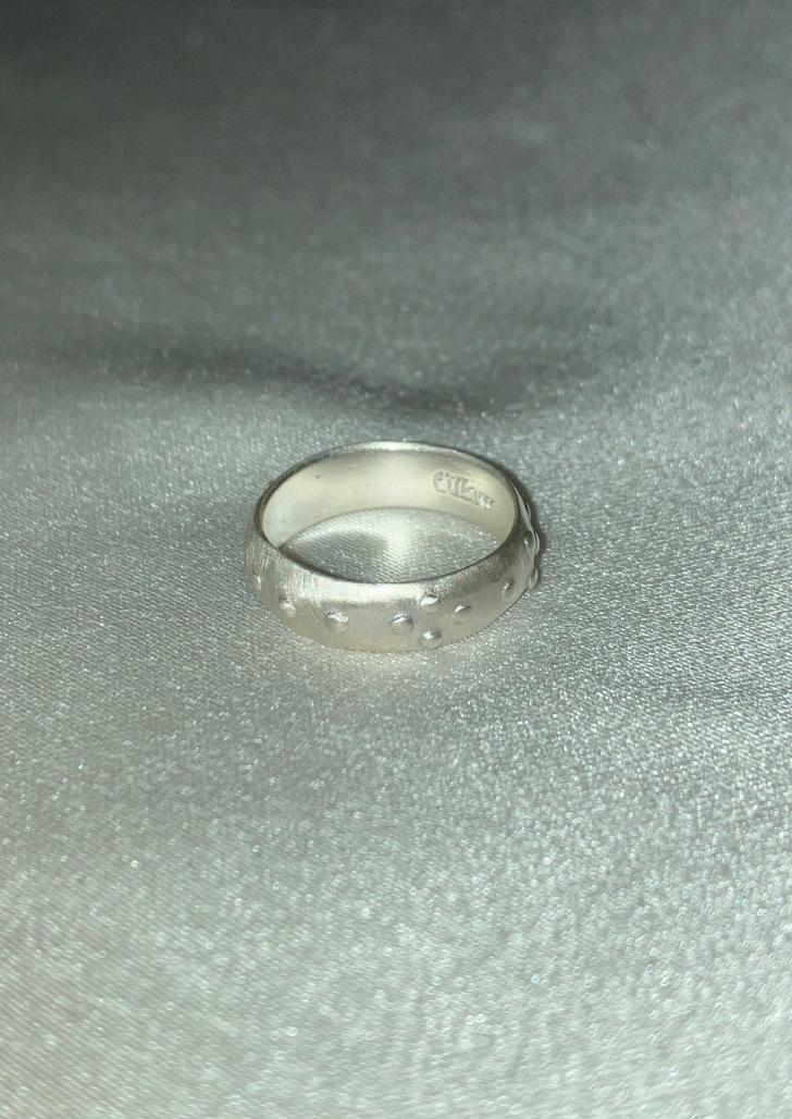stud bold ring