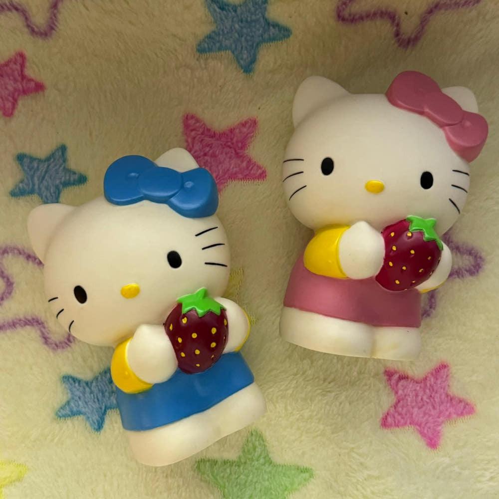 [고전문구] 딸기 헬로키티 피규어 저금통 (핑크, 블루)