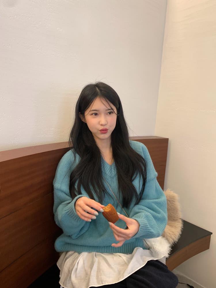 쿨티아 브이넥 울 니트