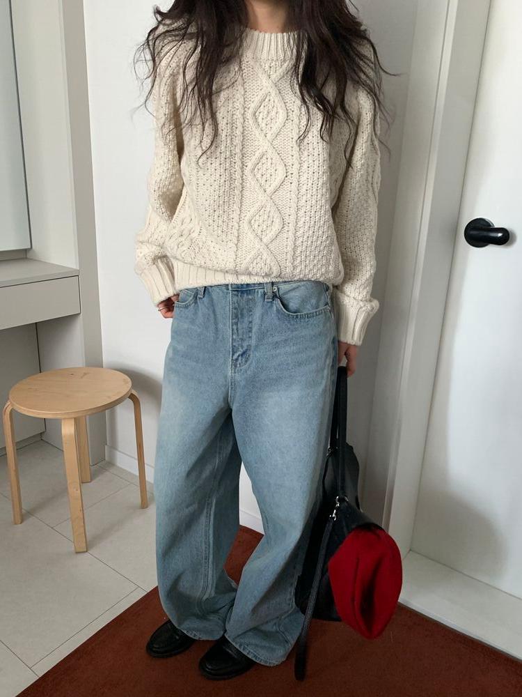 Classic cable knit (2c)