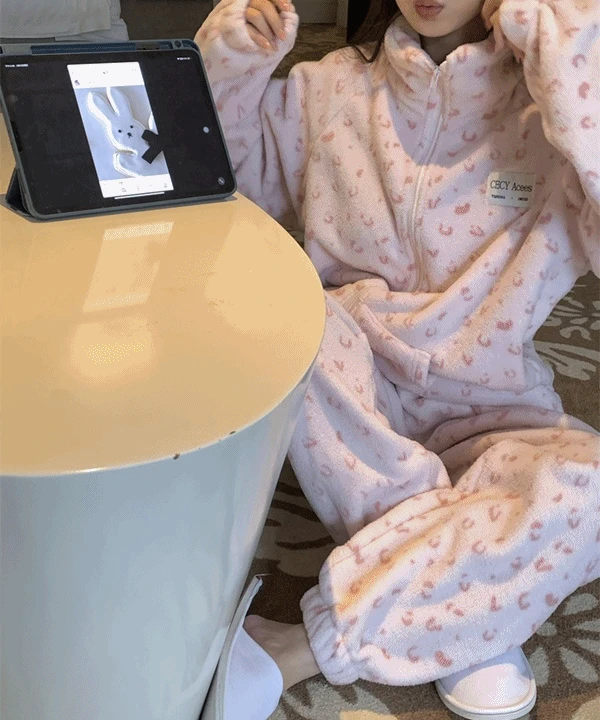 [겨울신상☃]엘리제 레오파드 패턴 카라넥 양털 파자마 파자마파티