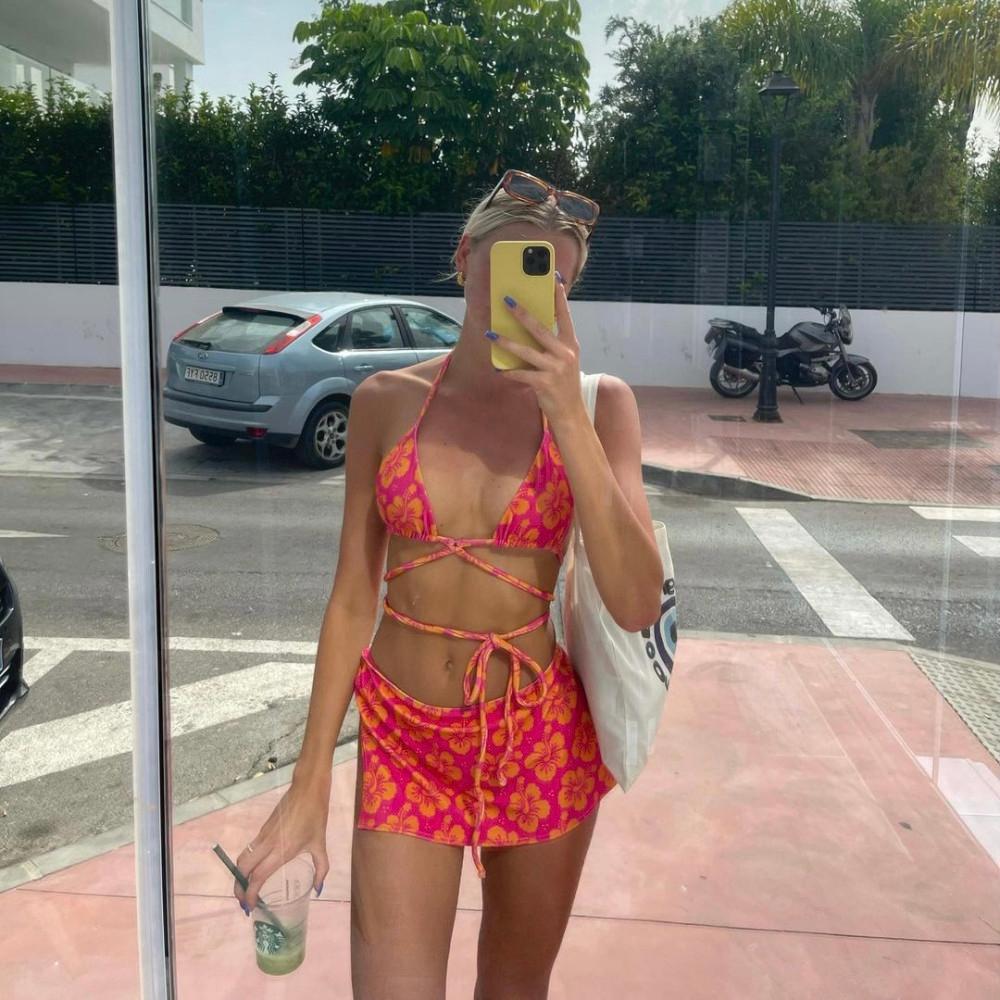 3피스 하와이안플라워 섹시스트랩 홀터넥비키니 세트 - 비키니커버업 포함