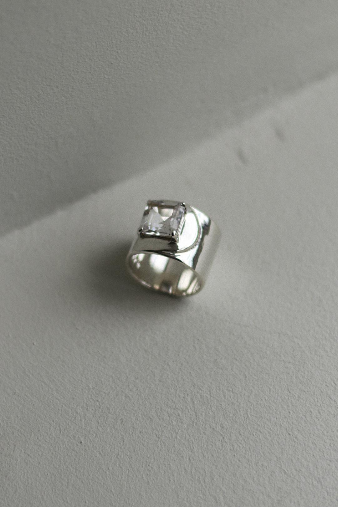 Bay Window Ring