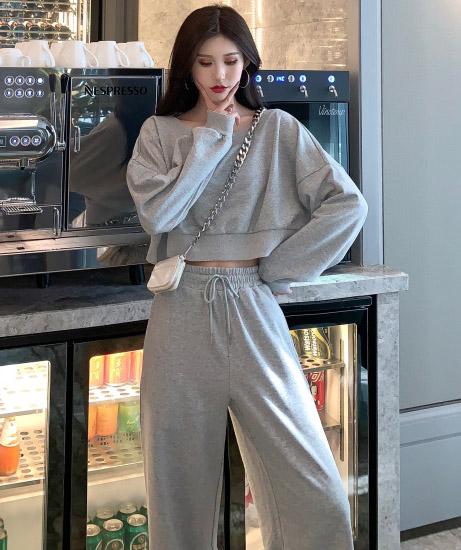 그레이 크롭 티셔츠+밴딩 트레이닝 팬츠 세트