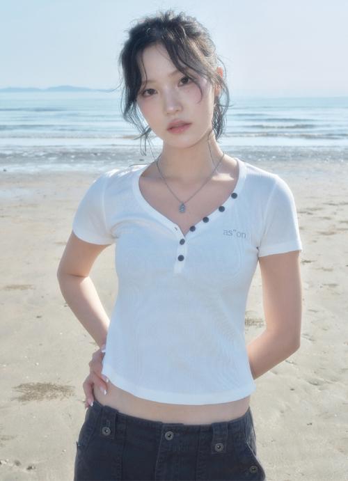 LEAF BUTTON T / WHITE