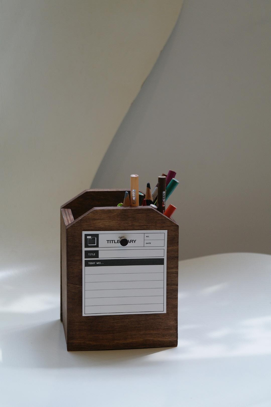 Magnet pencil holder
