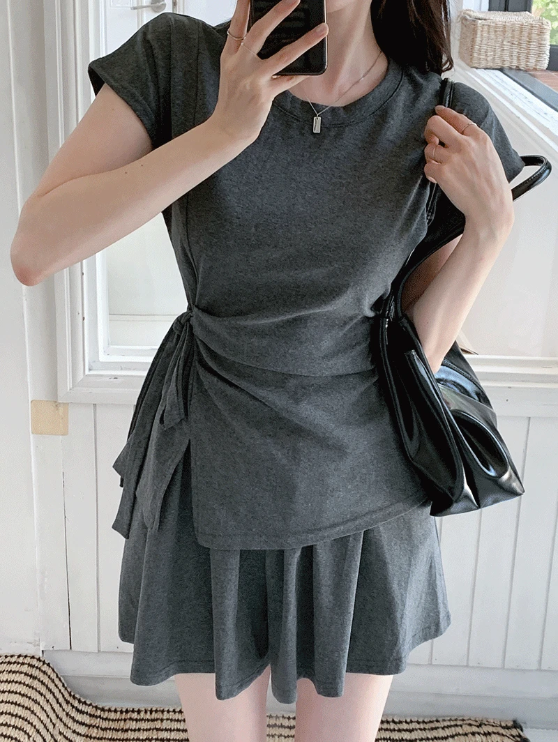 [블랙 오늘출발/SET/공항룩/꾸안꾸] 바이드 스트랩 트임 반팔티+밴딩 플레어 숏팬츠 세트