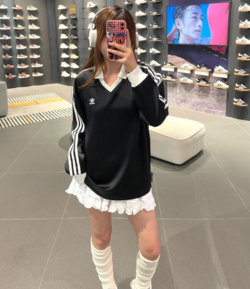 아디다스 스트라이프 새틴 롱 슬리브 폴로 카라 긴팔 티셔츠 IR6099