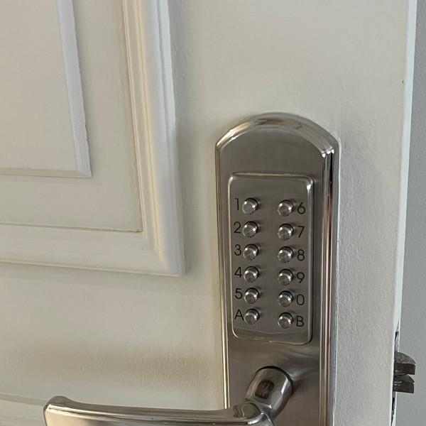 [SELECTED] Door Lock E (Number Handle)